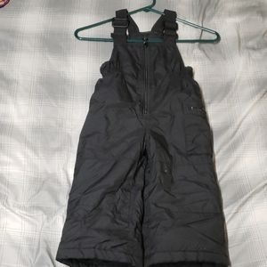 Black rawik snowpants size 4